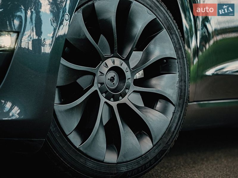 Седан Tesla Model 3 2022 в Броварах