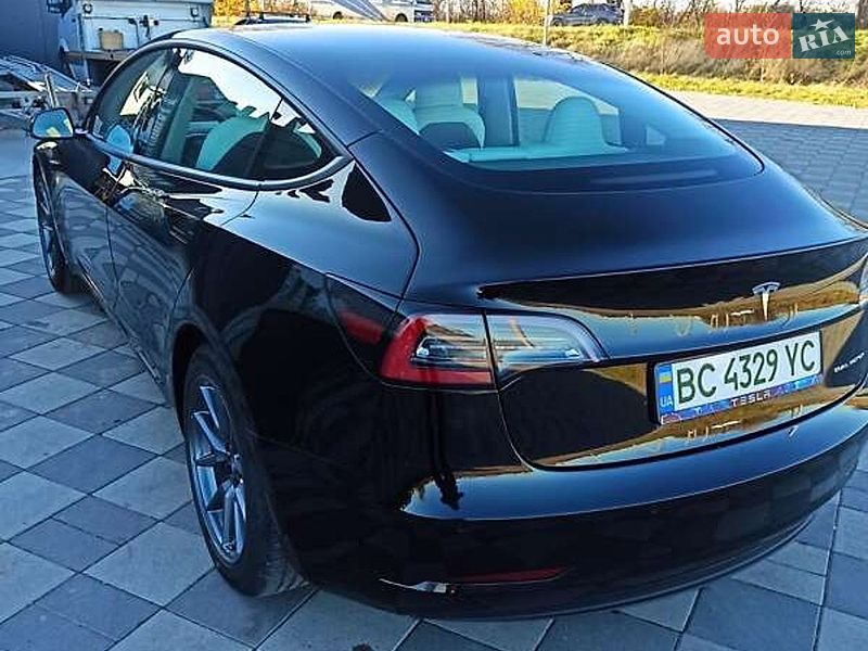 Седан Tesla Model 3 2021 в Львове