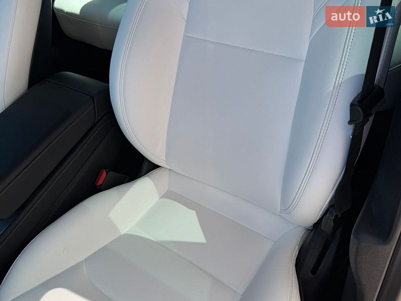 Седан Tesla Model 3 2022 в Одессе