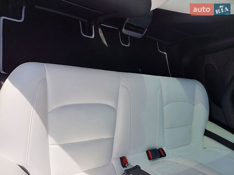 Седан Tesla Model 3 2022 в Ивано-Франковске