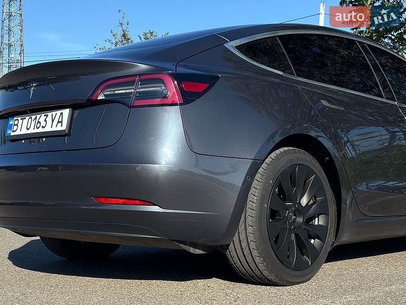 Седан Tesla Model 3 2018 в Одесі