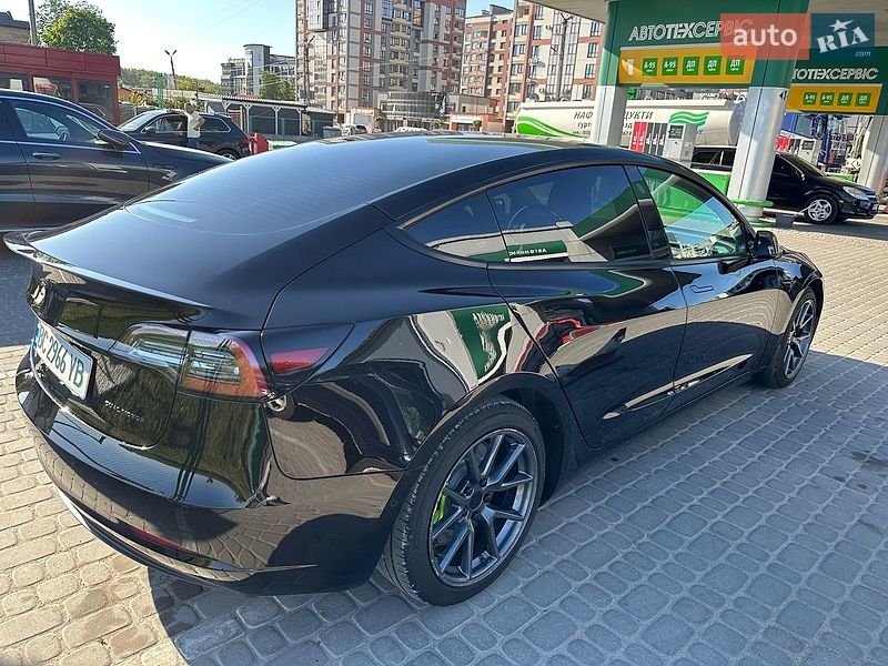 Седан Tesla Model 3 2022 в Тернополе