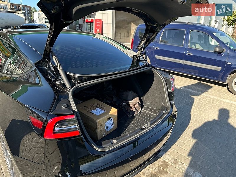 Седан Tesla Model 3 2022 в Тернополе