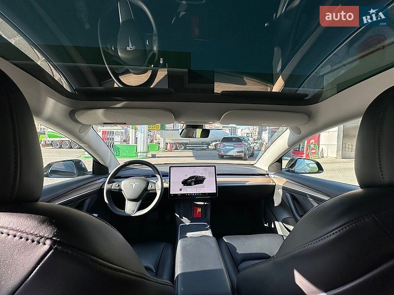 Седан Tesla Model 3 2022 в Тернополе