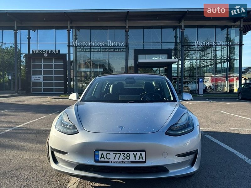 Седан Tesla Model 3 2018 в Луцке