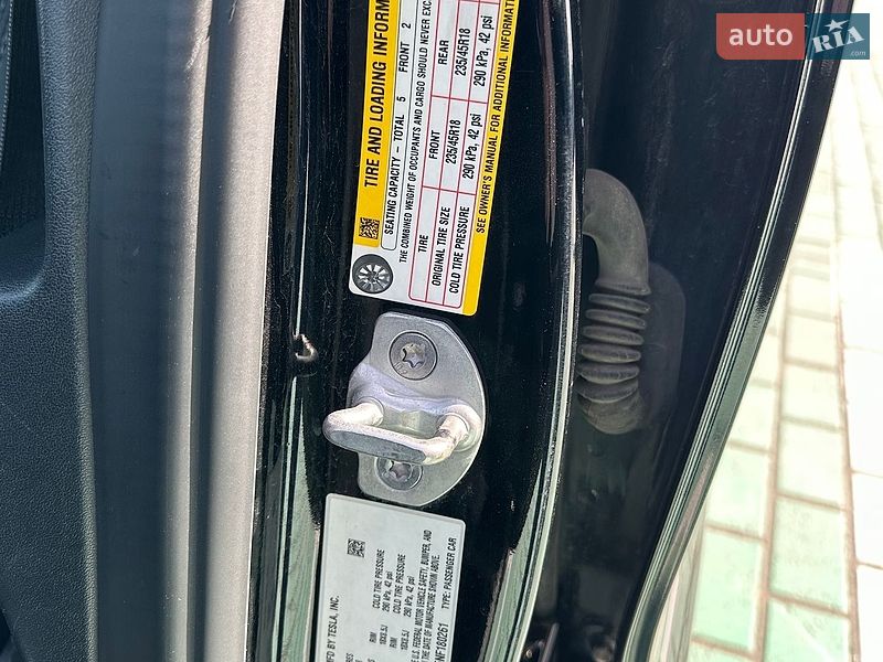 Седан Tesla Model 3 2022 в Тернополе