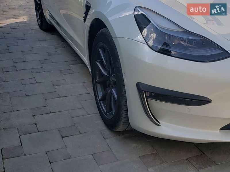 Седан Tesla Model 3 2022 в Збараже