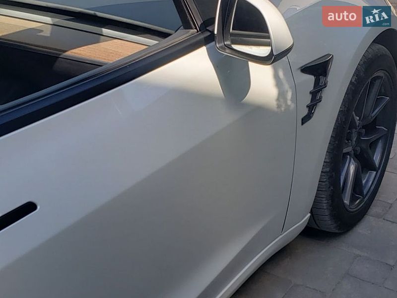 Седан Tesla Model 3 2022 в Збараже