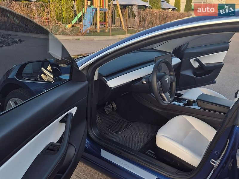 Седан Tesla Model 3 2019 в Киеве
