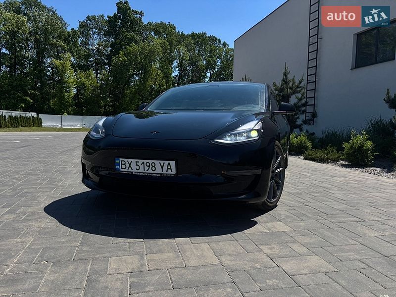 Седан Tesla Model 3 2021 в Луцке