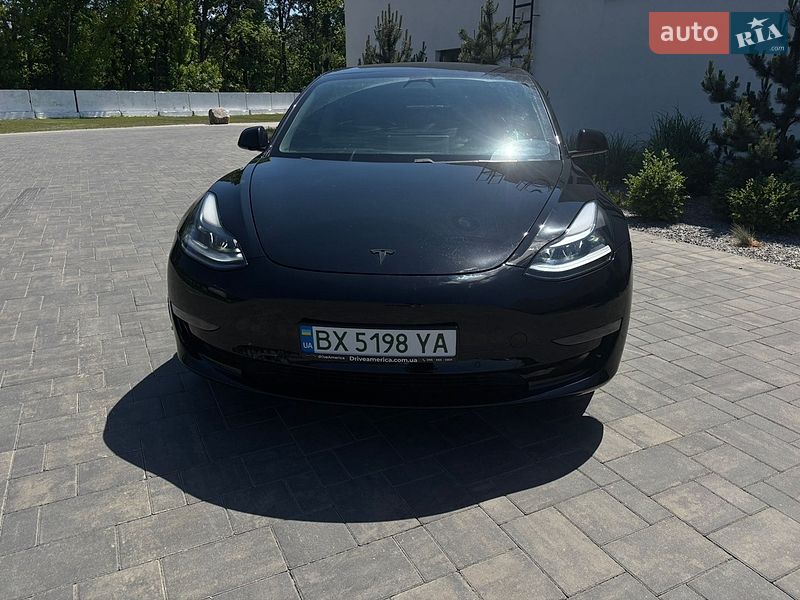 Седан Tesla Model 3 2021 в Луцке