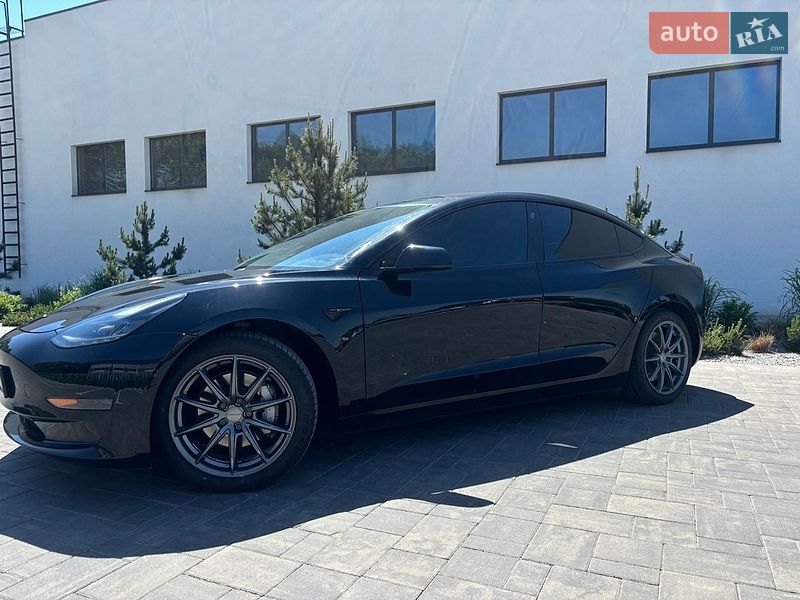 Седан Tesla Model 3 2021 в Луцке