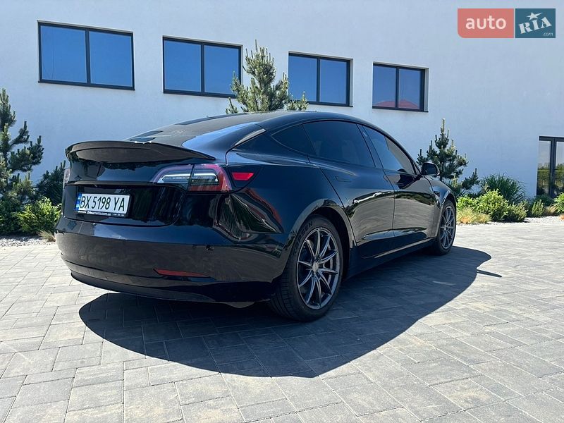 Седан Tesla Model 3 2021 в Луцке