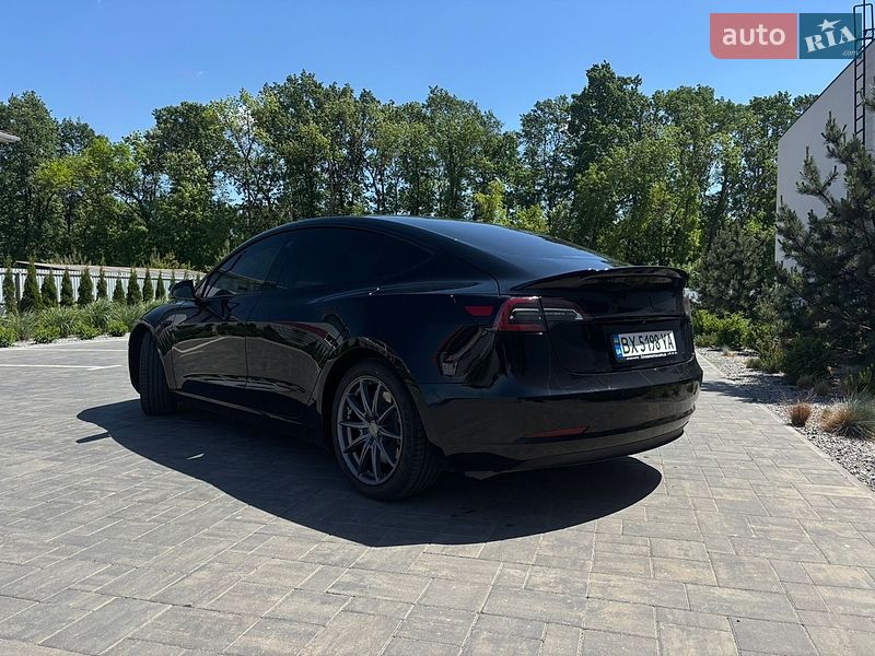 Седан Tesla Model 3 2021 в Луцке