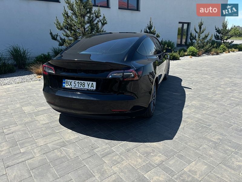 Седан Tesla Model 3 2021 в Луцке