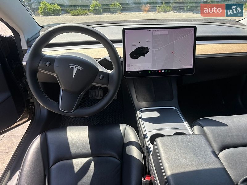 Седан Tesla Model 3 2021 в Луцке