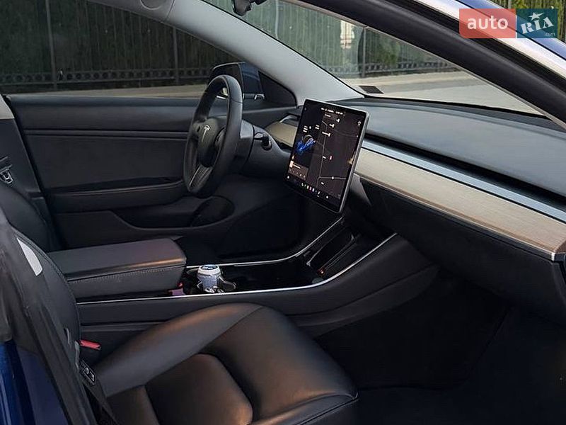 Седан Tesla Model 3 2019 в Одесі