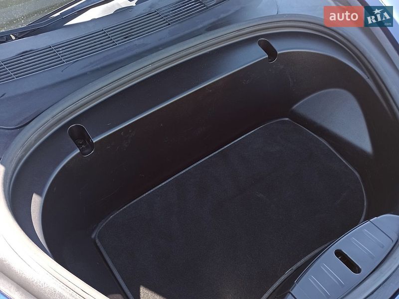 Седан Tesla Model 3 2019 в Самборі