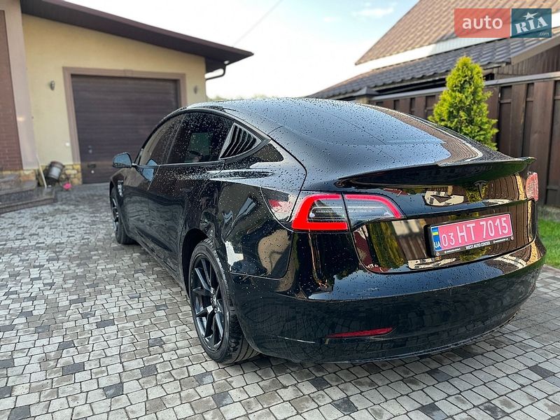Седан Tesla Model 3 2022 в Луцке