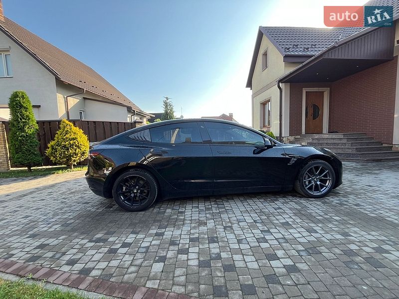 Седан Tesla Model 3 2022 в Луцке