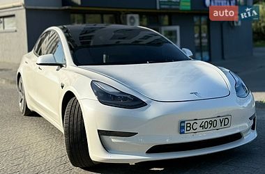 Седан Tesla Model 3 2022 в Новояворівську