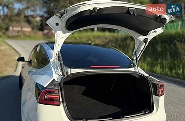 Седан Tesla Model 3 2022 в Новояворівську