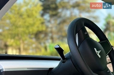 Седан Tesla Model 3 2022 в Новояворівську