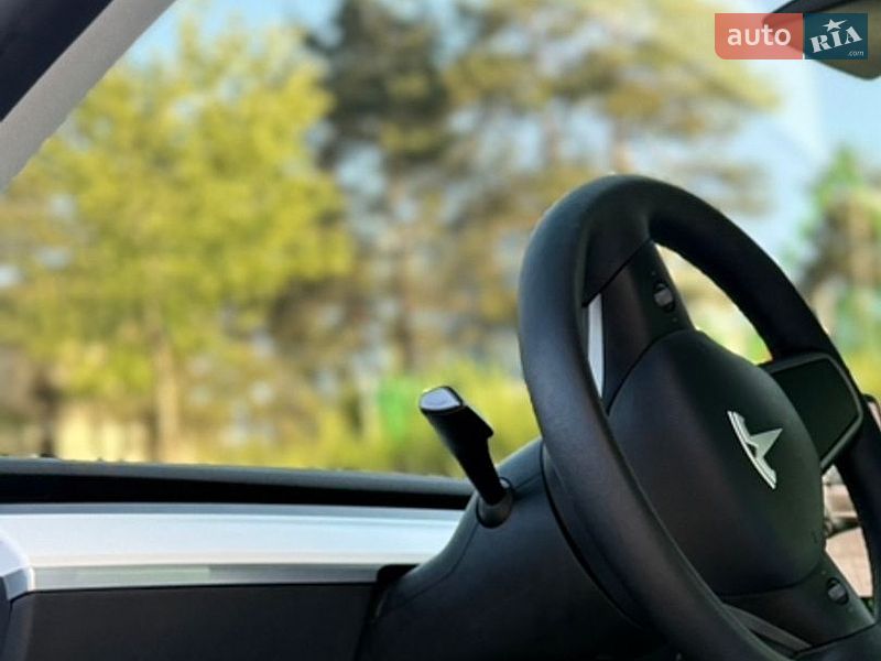 Седан Tesla Model 3 2022 в Новояворівську