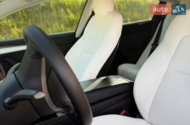 Седан Tesla Model 3 2022 в Новояворівську
