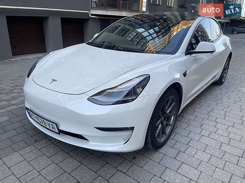 Седан Tesla Model 3 2021 в Ивано-Франковске