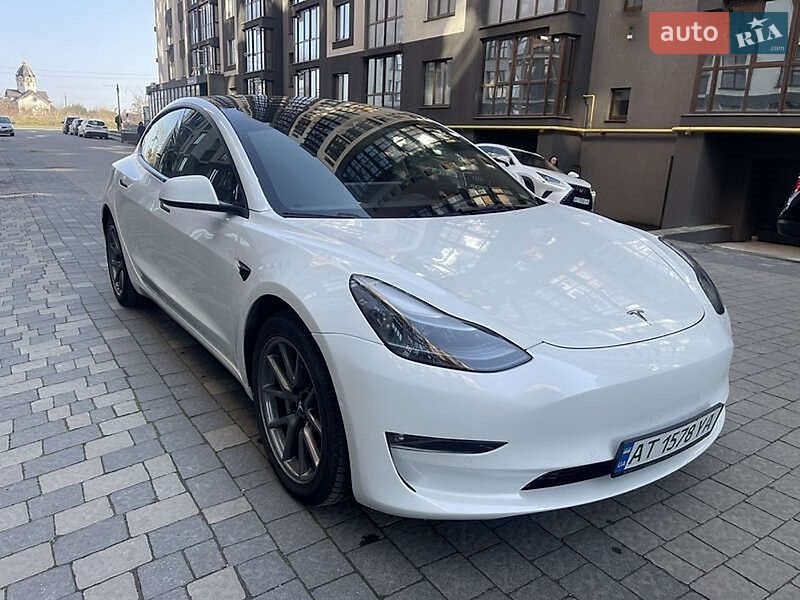 Седан Tesla Model 3 2021 в Ивано-Франковске