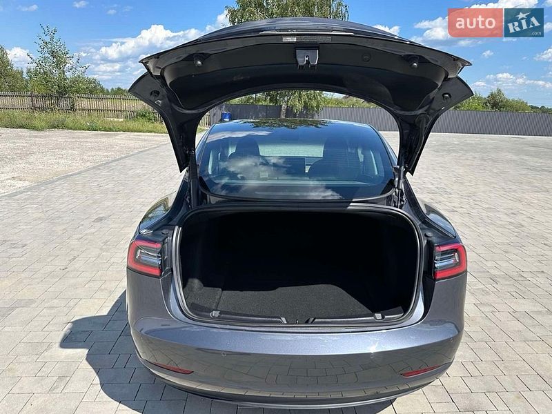 Седан Tesla Model 3 2021 в Ивано-Франковске