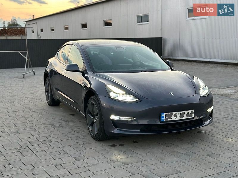 Седан Tesla Model 3 2021 в Ивано-Франковске