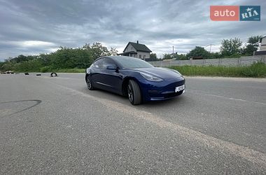 Седан Tesla Model 3 2021 в Киеве