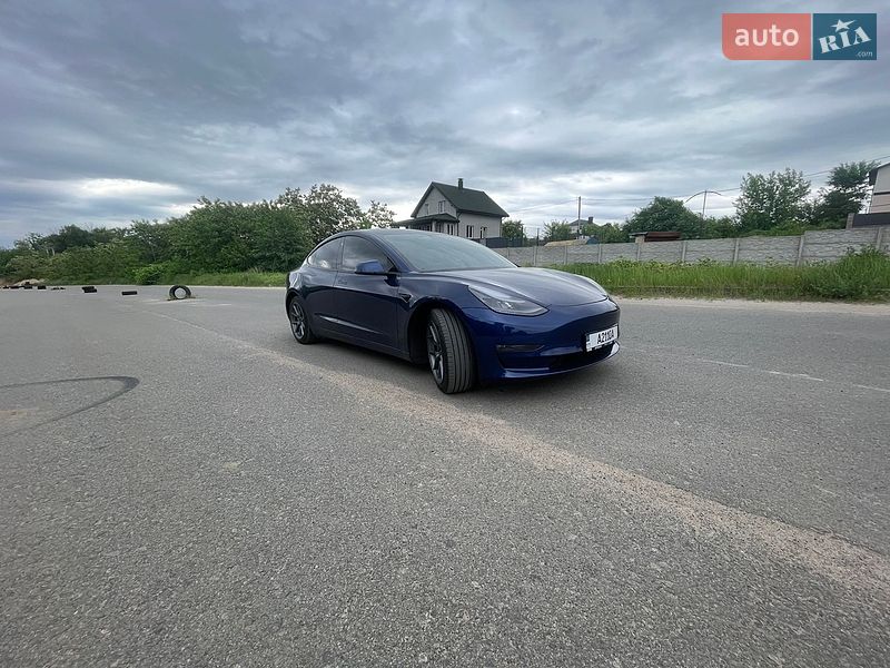 Седан Tesla Model 3 2021 в Киеве