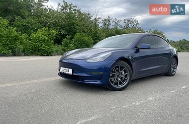 Седан Tesla Model 3 2021 в Киеве