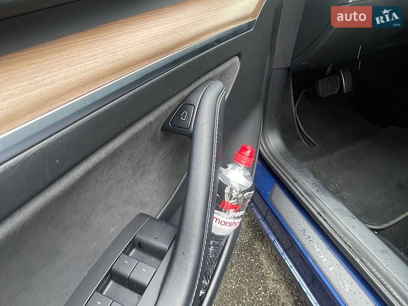 Седан Tesla Model 3 2021 в Киеве