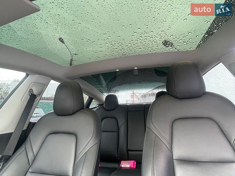 Седан Tesla Model 3 2021 в Киеве