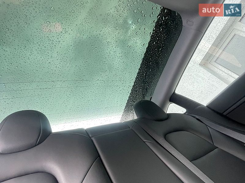Седан Tesla Model 3 2021 в Киеве