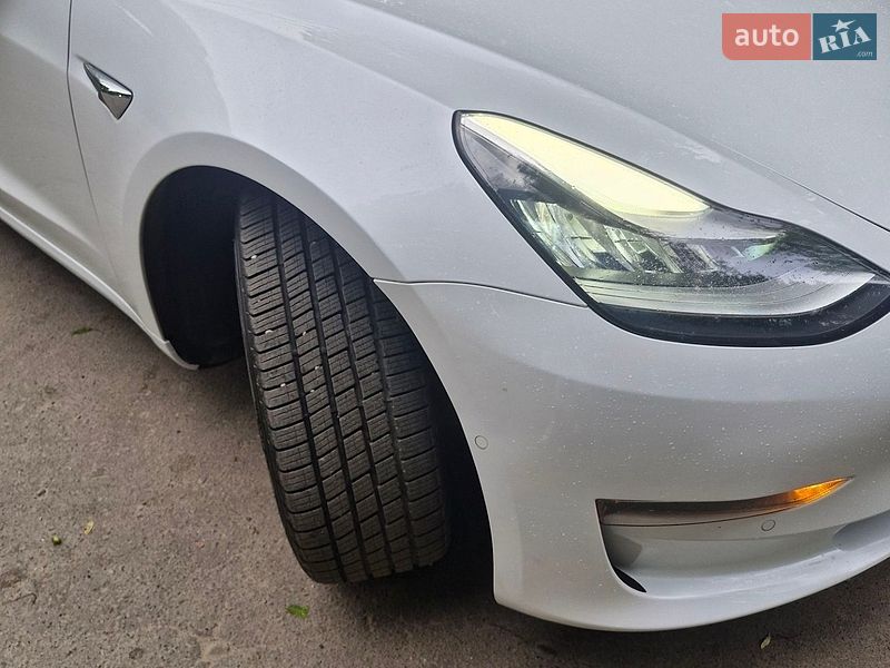 Седан Tesla Model 3 2018 в Львові