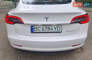 Седан Tesla Model 3 2018 в Львові