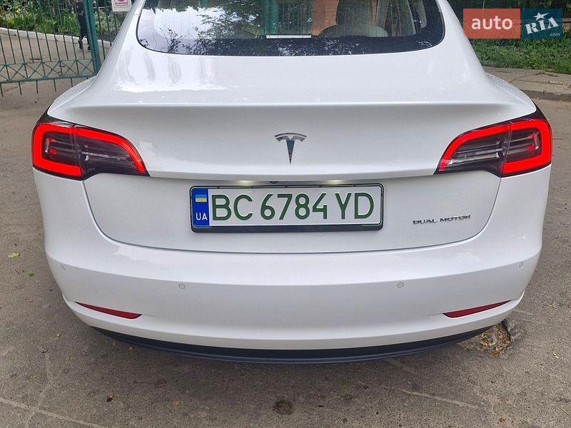 Седан Tesla Model 3 2018 в Львові