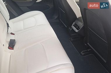 Седан Tesla Model 3 2018 в Львові