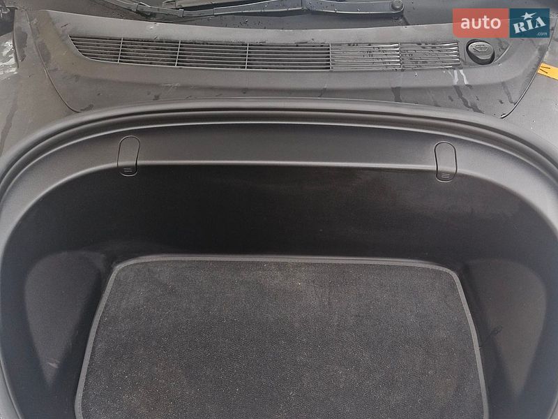 Седан Tesla Model 3 2018 в Львові