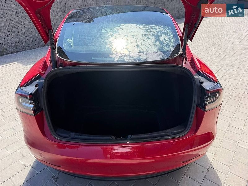 Седан Tesla Model 3 2022 в Луцке