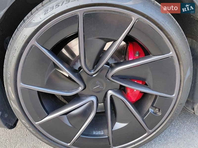 Седан Tesla Model 3 2024 в Києві