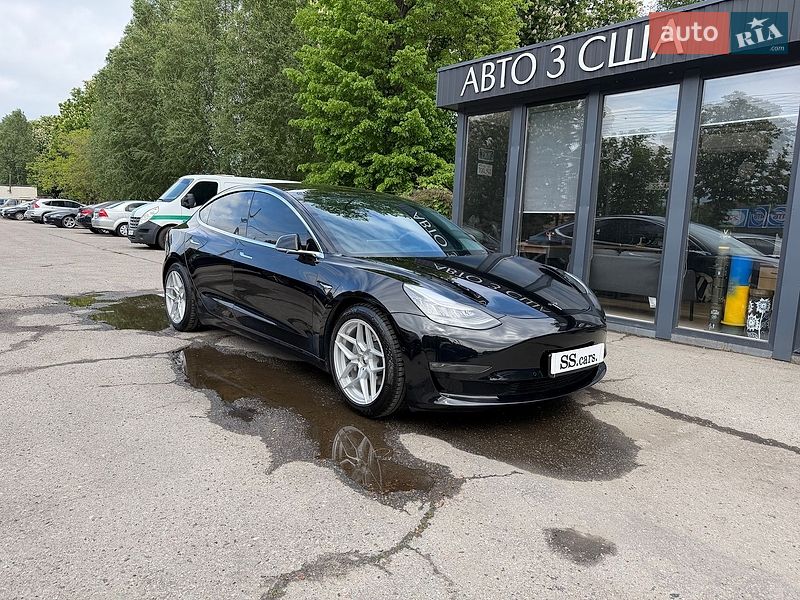Седан Tesla Model 3 2019 в Полтаві