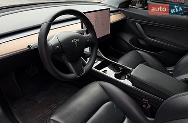 Седан Tesla Model 3 2019 в Полтаві