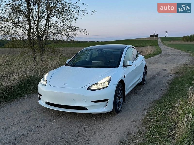 Седан Tesla Model 3 2022 в Днепре