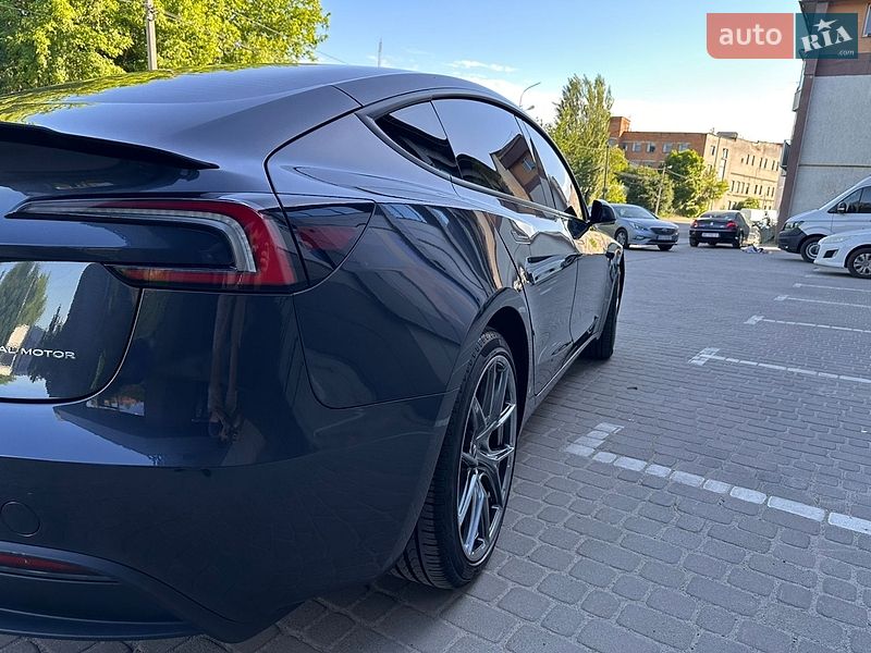 Седан Tesla Model 3 2024 в Львові